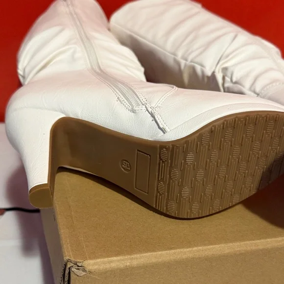 Wild White Knee‑High Stiletto Boots Women’s 5.5 | 3.5” Heel | New With Box - Picture 8 of 10